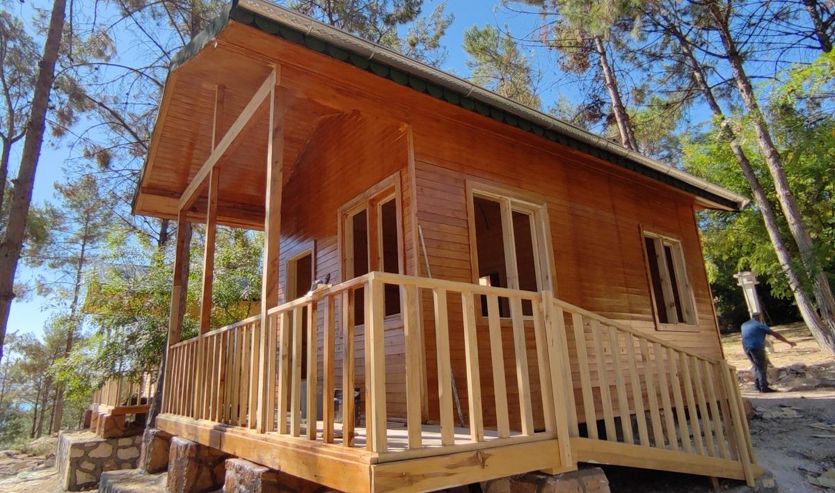 Atat&uuml;rk Baraj G&ouml;l&uuml; kıyısına yapılan bungalov evler turizme kazandırılıyor