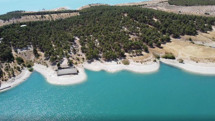 Atatürk Baraj Gölü kıyısına yapılan bungalov evler turizme kazandırılıyor G5