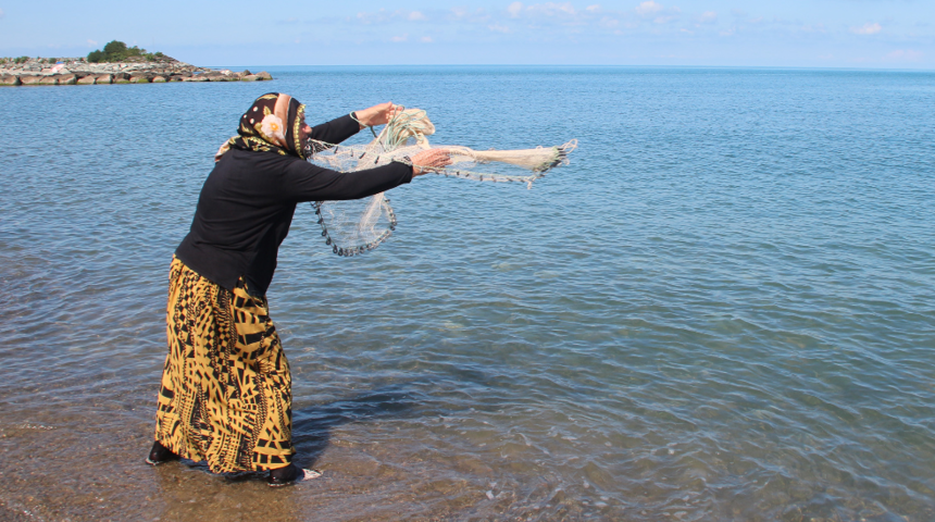 Rizeli yaşlı kadının yaptığı şey şaşırttı! 'Bu işin ustasıyım'