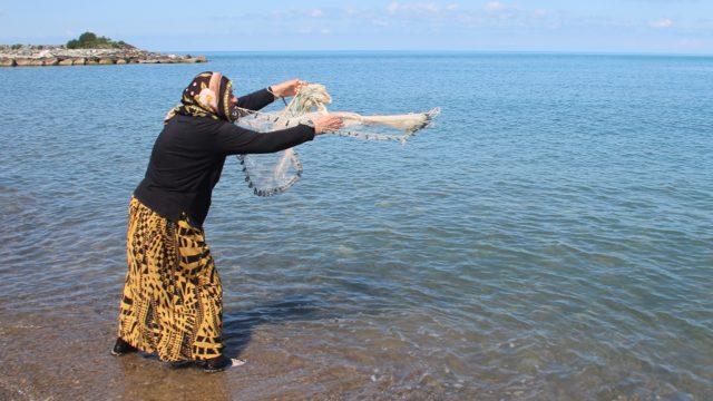 Rizeli yaşlı kadının yaptığı şey şaşırttı! 'Bu işin ustasıyım'