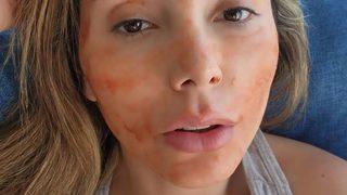 Sosyal medya fenomeni Mimi Bolivya’nın güzellik rutini şaşkınlık yarattı! Yaşlanmayı geciktirmek için adet kanını yüzüne sürüyor