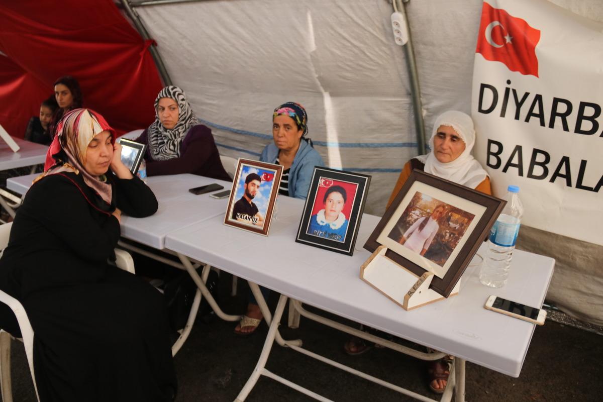 Diyarbakır anneleri kavurucu sıcakta da evlat n&ouml;betinde