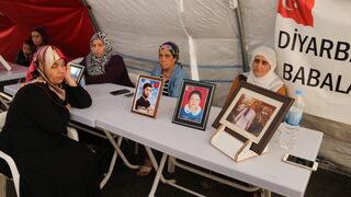 Diyarbakır anneleri kavurucu sıcakta da evlat nöbetinde