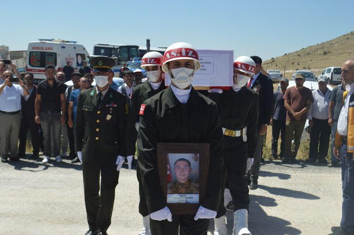 Şehit Cüneyt Taşyürek, son yolculuğuna uğurlandı G4