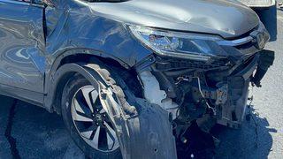 Zeytinburnu'nda bariyerlere çarpıp takla atan cipte 4 kişi yaralandı