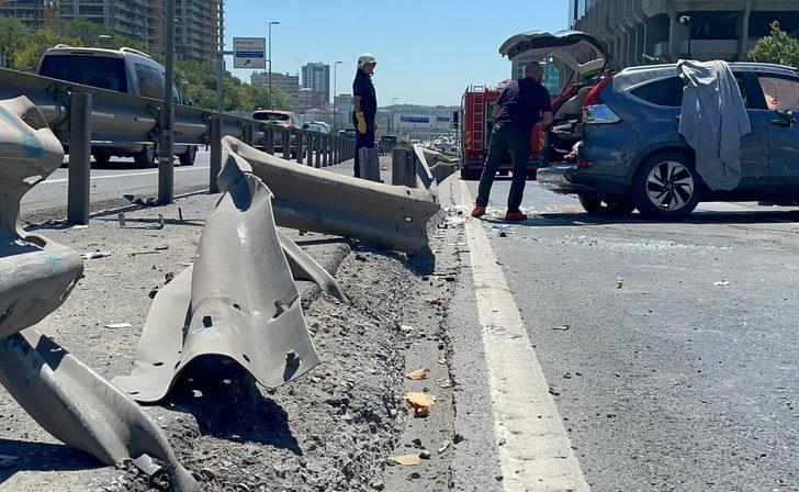 Zeytinburnu'nda bariyerlere çarpıp takla atan cipte 4 kişi yaralandı G3