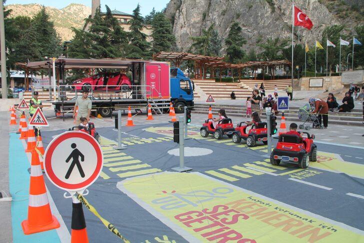 Amasya'da öğrenciler trafik kurallarını pedallı arabalarla öğrendi G2
