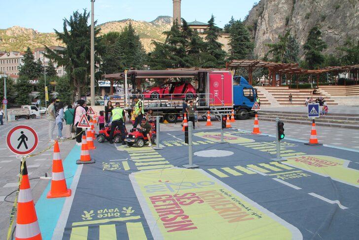 Amasya'da öğrenciler trafik kurallarını pedallı arabalarla öğrendi G4