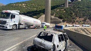 Gaziantep'te bariyere çarpıp alev alan otomobildeki 2 kişi yaralandı