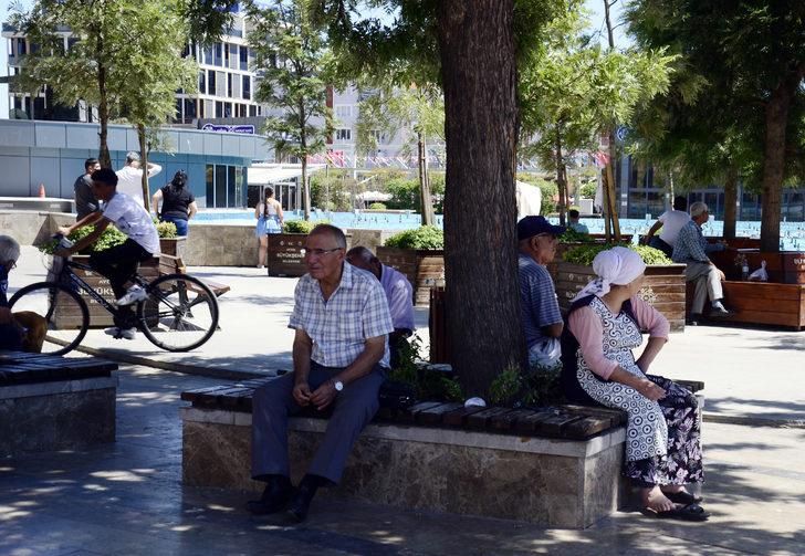 Aydın'da 40 dereceye ulaşan sıcak hava bunalttı G3
