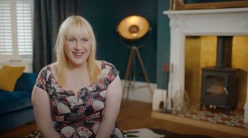 Kendisinden neredeyse 10.000 km uzakta, evli ve yaşını gizleyen bir adamla nişanlı! 