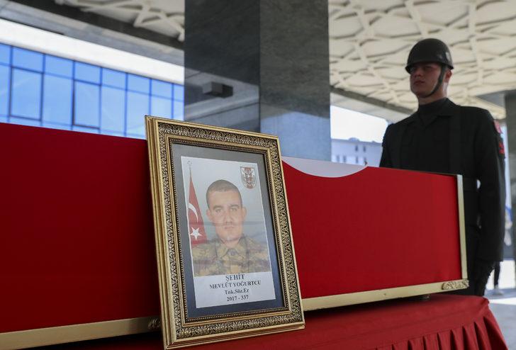 Şehit Tank Sözleşmeli Er Mevlüt Yoğurtcu törenle son yolculuğuna uğurlandı G1