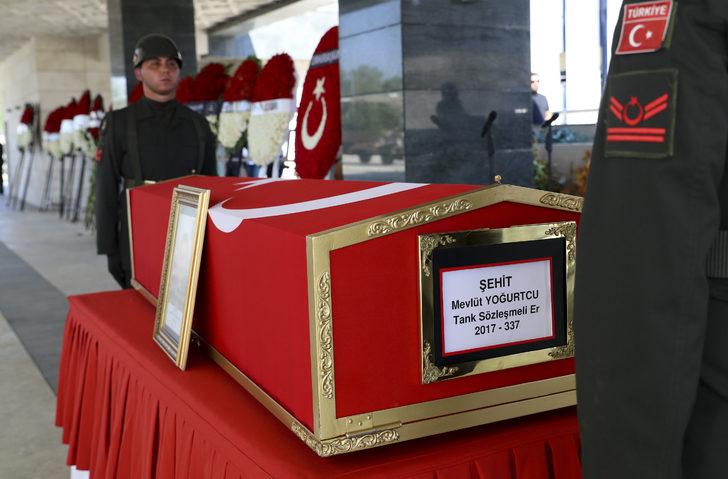 Şehit Tank Sözleşmeli Er Mevlüt Yoğurtcu törenle son yolculuğuna uğurlandı G2