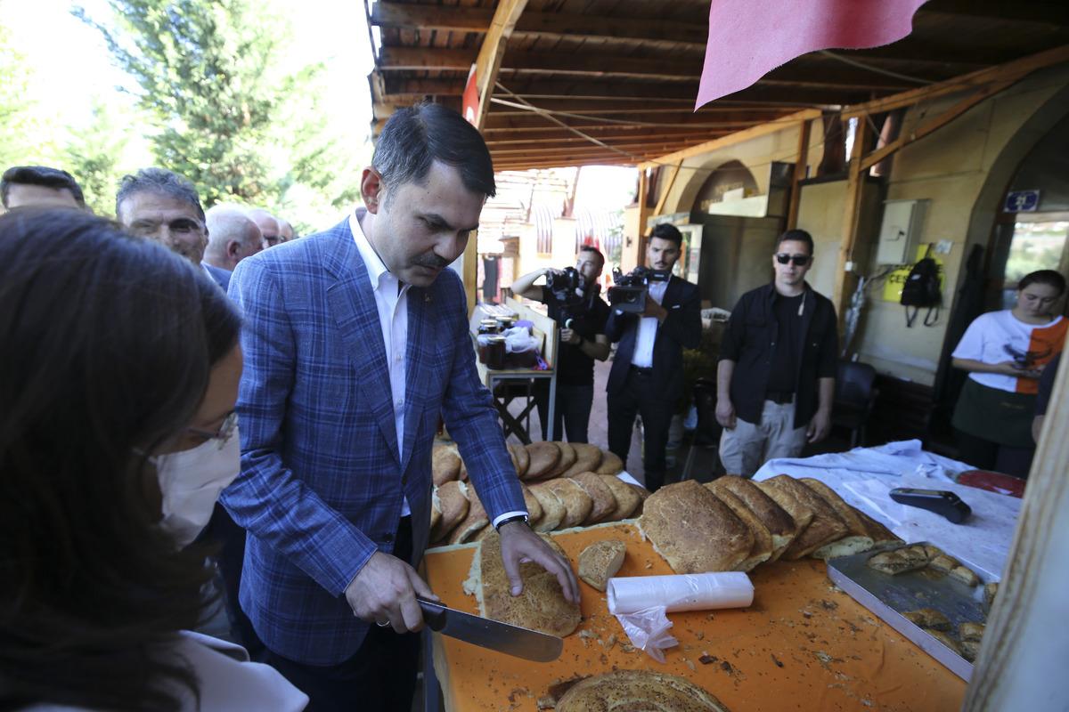 Bakan Kurum, &Ccedil;amlıdere'de &ccedil;eşitli ziyaretler ger&ccedil;ekleştirdi