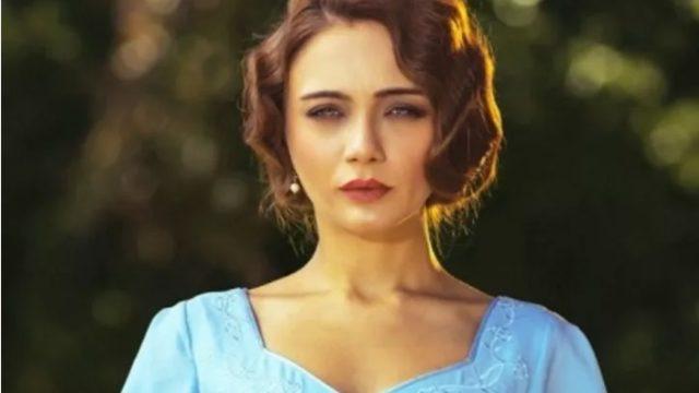 Aziz dizisinin Dilruba'sı Damla Sönmez tatil pozuyla olay oldu! Altına bir şey giymedin mi?