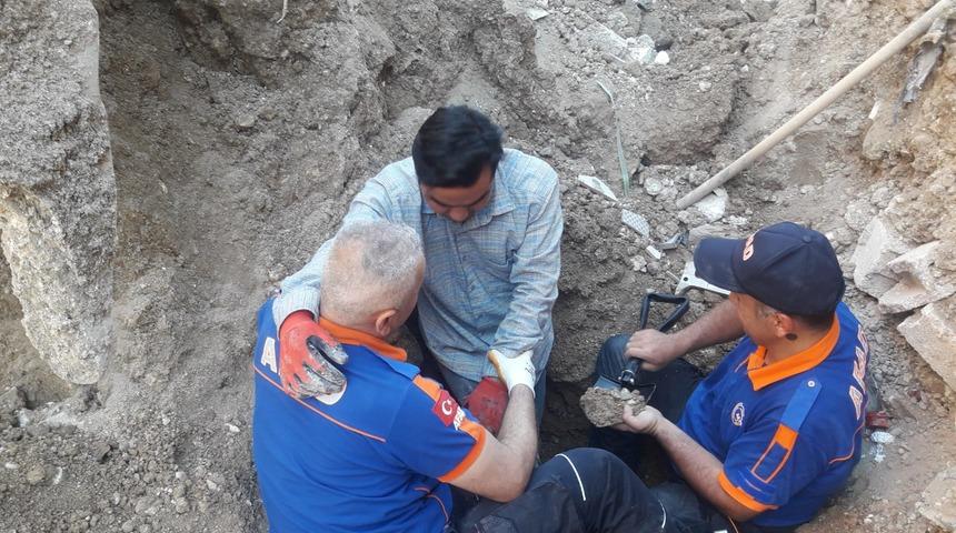 Kırşehir'de temel inşaatında toprak kayması sonucu sıkışan işçiyi AFAD ekibi kurtardı