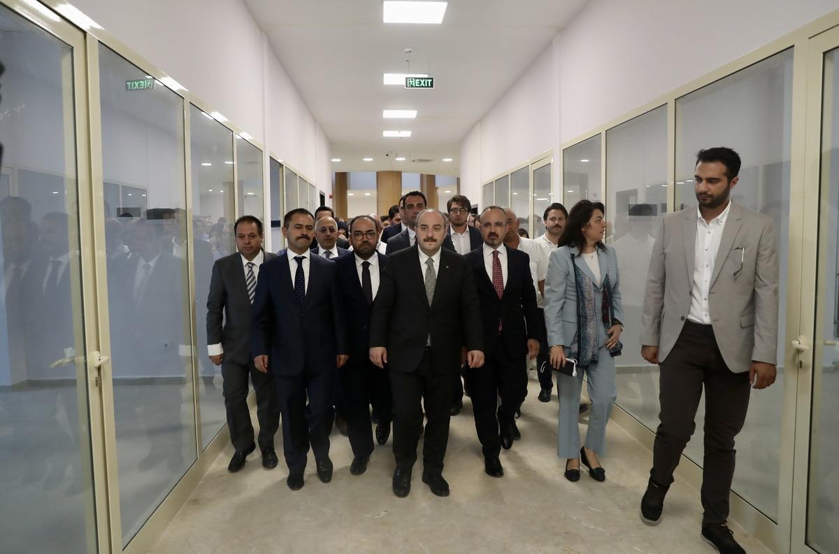 Sanayi ve Teknoloji Bakanı Varank, &Ccedil;anakkale'de ziyaretlerde bulundu
