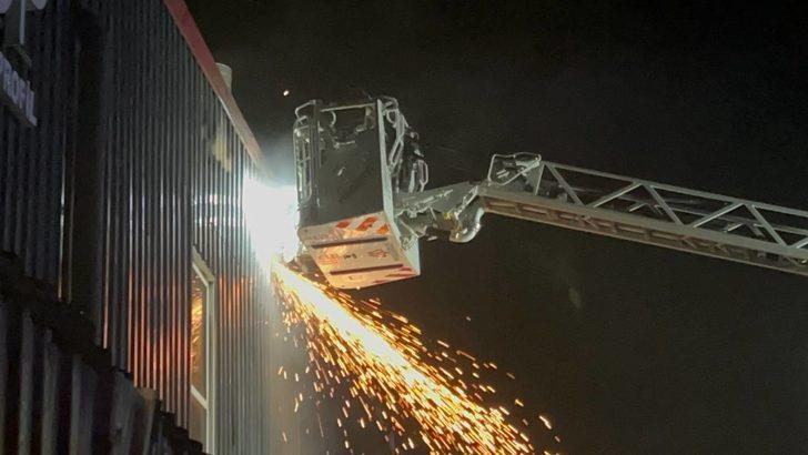 Kocaeli'de alüminyum fabrikasında çıkan yangında bir kişi yaralandı G3