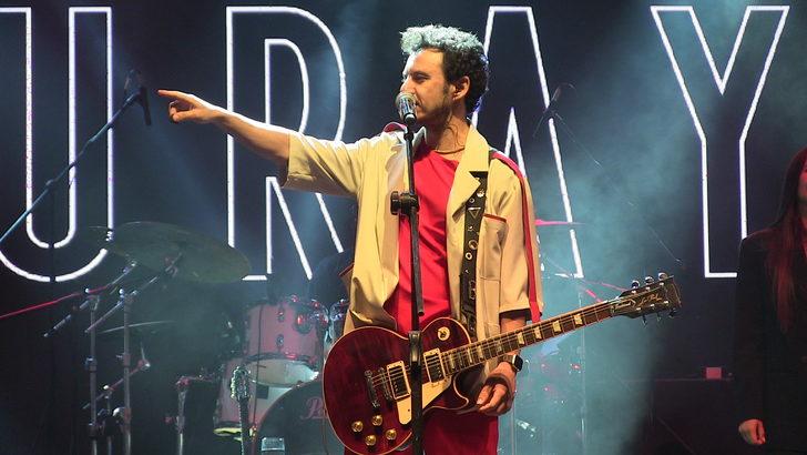 Şarkıcı Buray, Elbistan Festivali'nde sahne aldı G1