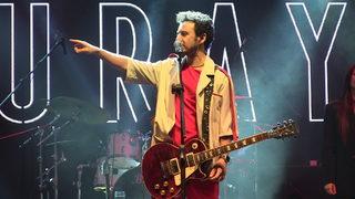 Şarkıcı Buray, Elbistan Festivali'nde sahne aldı