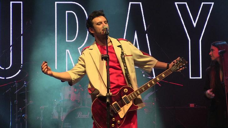 Şarkıcı Buray, Elbistan Festivali'nde sahne aldı G2