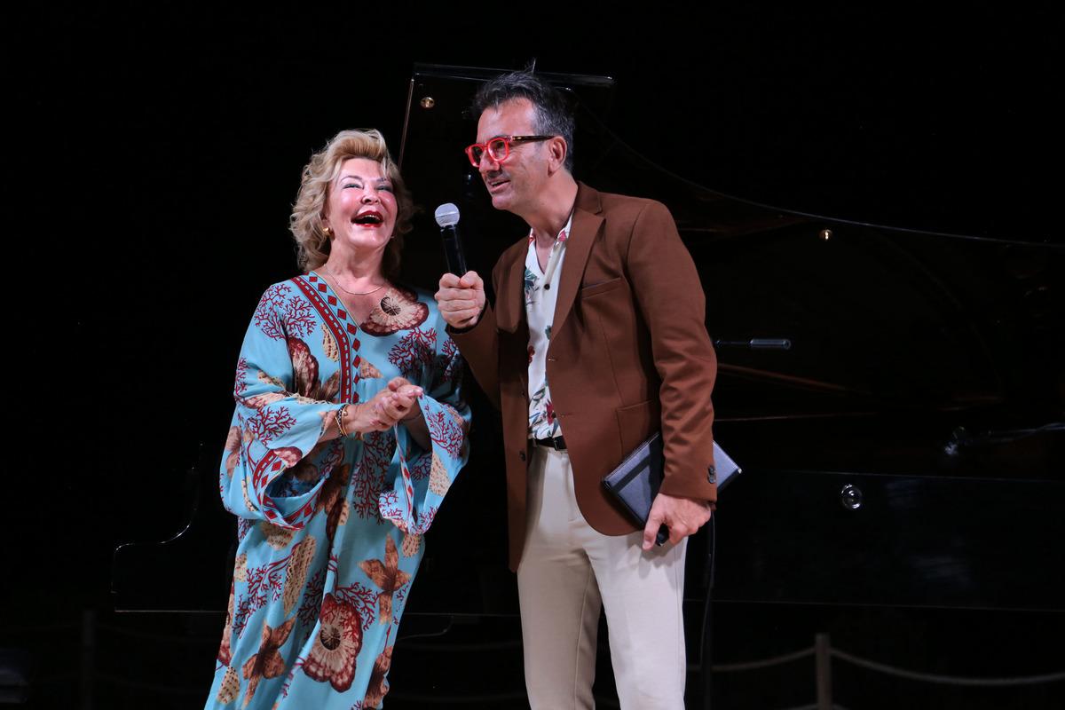 19. Uluslararası G&uuml;m&uuml;şl&uuml;k M&uuml;zik Festivali'nde piyanist G&uuml;lsin Onay konser verdi