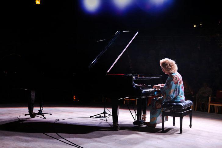 19. Uluslararası Gümüşlük Müzik Festivali'nde piyanist Gülsin Onay konser verdi G3