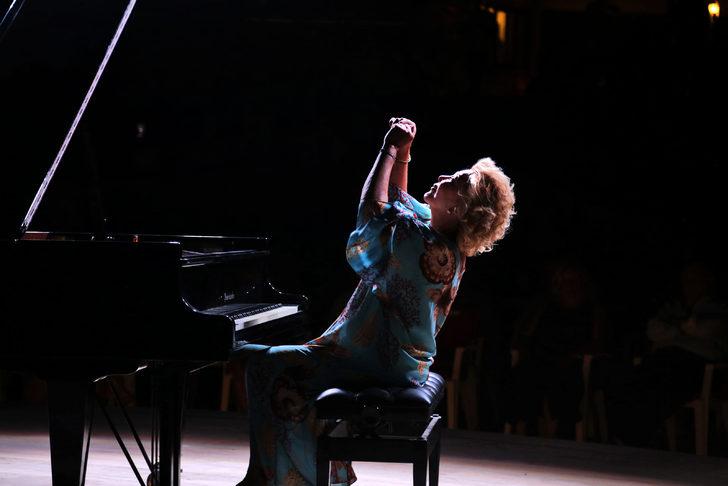 19. Uluslararası Gümüşlük Müzik Festivali'nde piyanist Gülsin Onay konser verdi G5