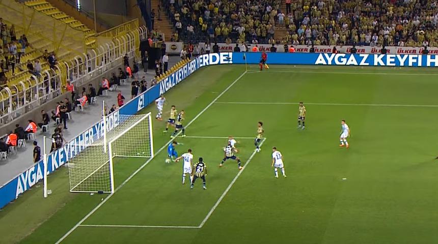 Fenerbahçe-Dinamo Kiev maçında çıldırtan pozisyon! Karşılaşmadan sonra ortaya çıktı...