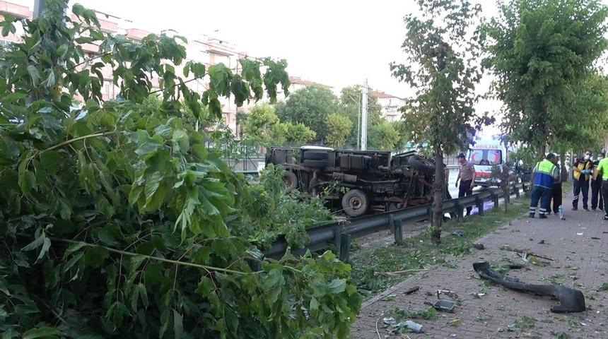 Ağaçları yerinden söktü! Bursa’da korkutan kaza