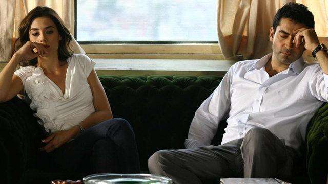 Kenan İmirzalıoğlu'nun Ezel'deki kamera arkası görüntüleri olay oldu! Nerede lan bu tabure