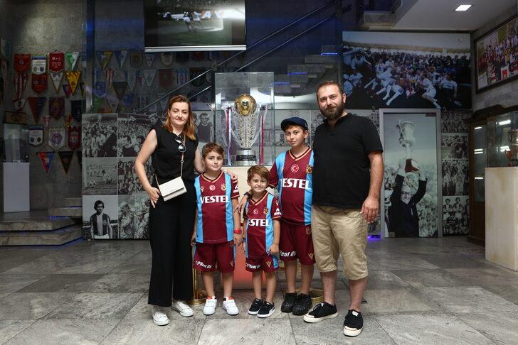 Trabzonspor'un şampiyonluk kupasına bir ayda 80 bin ziyaretçi G4