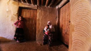 Malatya'da kadınlar evlerinin duvarlarını parmaklarıyla süslüyor