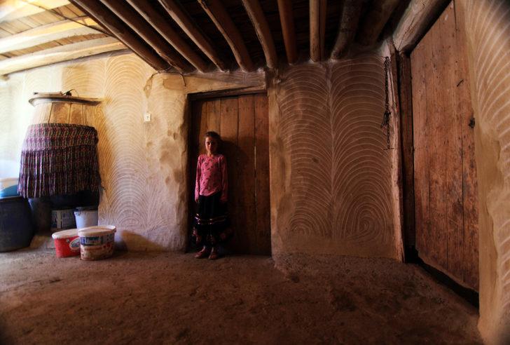 Malatya'da kadınlar evlerinin duvarlarını parmaklarıyla süslüyor G2