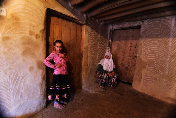 Malatya'da kadınlar evlerinin duvarlarını parmaklarıyla süslüyor G5