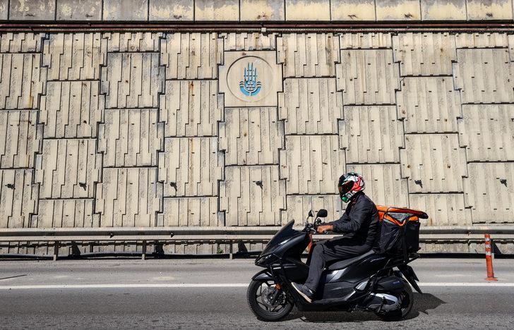 İBB dikey bahçelerin yerine koyduğu reklam panolarını kaldırdı G2