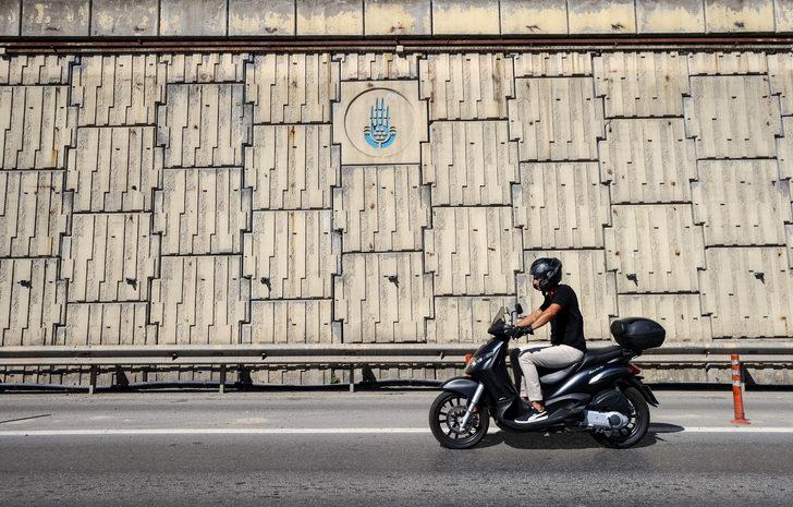 İBB dikey bahçelerin yerine koyduğu reklam panolarını kaldırdı G3