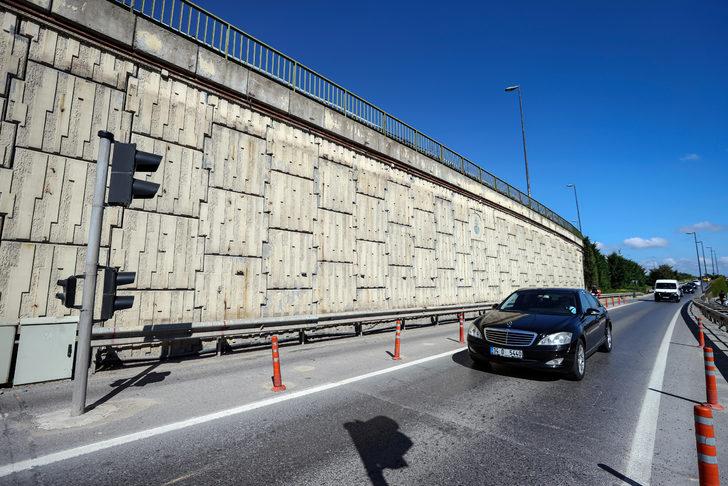 İBB dikey bahçelerin yerine koyduğu reklam panolarını kaldırdı G4