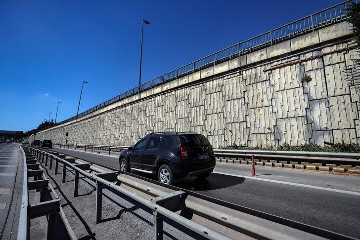 İBB dikey bahçelerin yerine koyduğu reklam panolarını kaldırdı G5