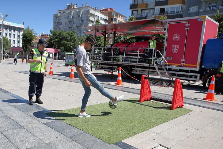 Çorum'da jandarmadan simülatörlü trafik eğitimi G4