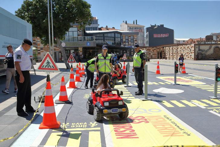 Çorum'da jandarmadan simülatörlü trafik eğitimi G5