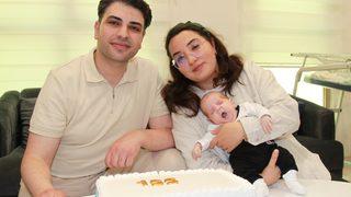 Erzurum'da 745 gram doğan bebeklerini 155 gün sonra kucaklarına aldılar