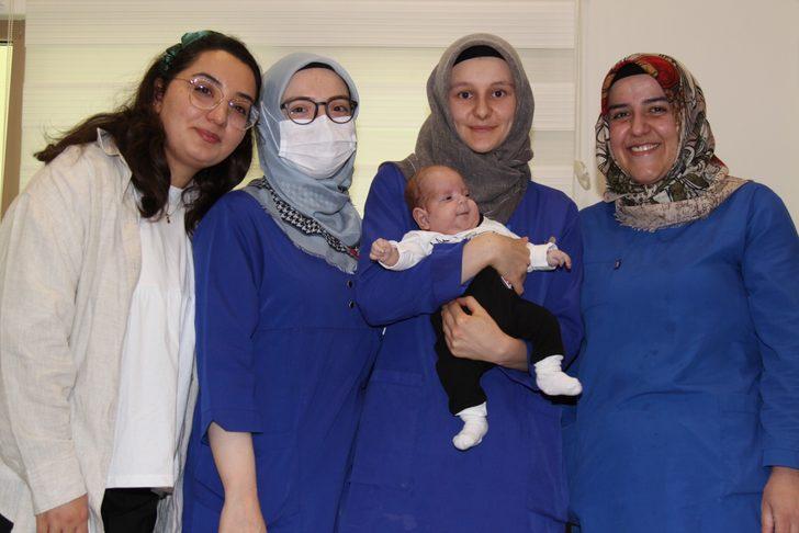 Erzurum'da 745 gram doğan bebeklerini 155 gün sonra kucaklarına aldılar G4