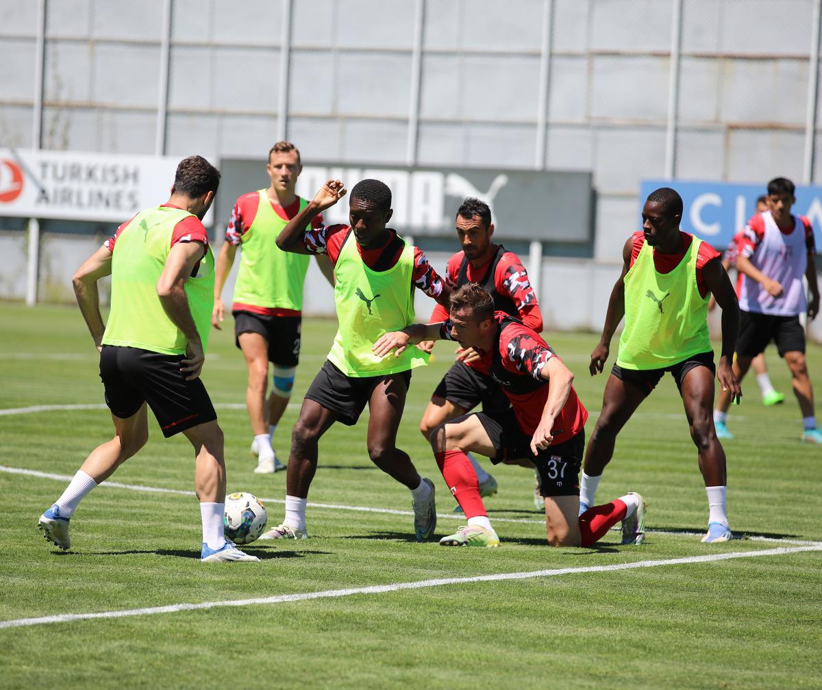 Sivasspor'da Turkcell S&uuml;per Kupa hazırlıkları s&uuml;r&uuml;yor