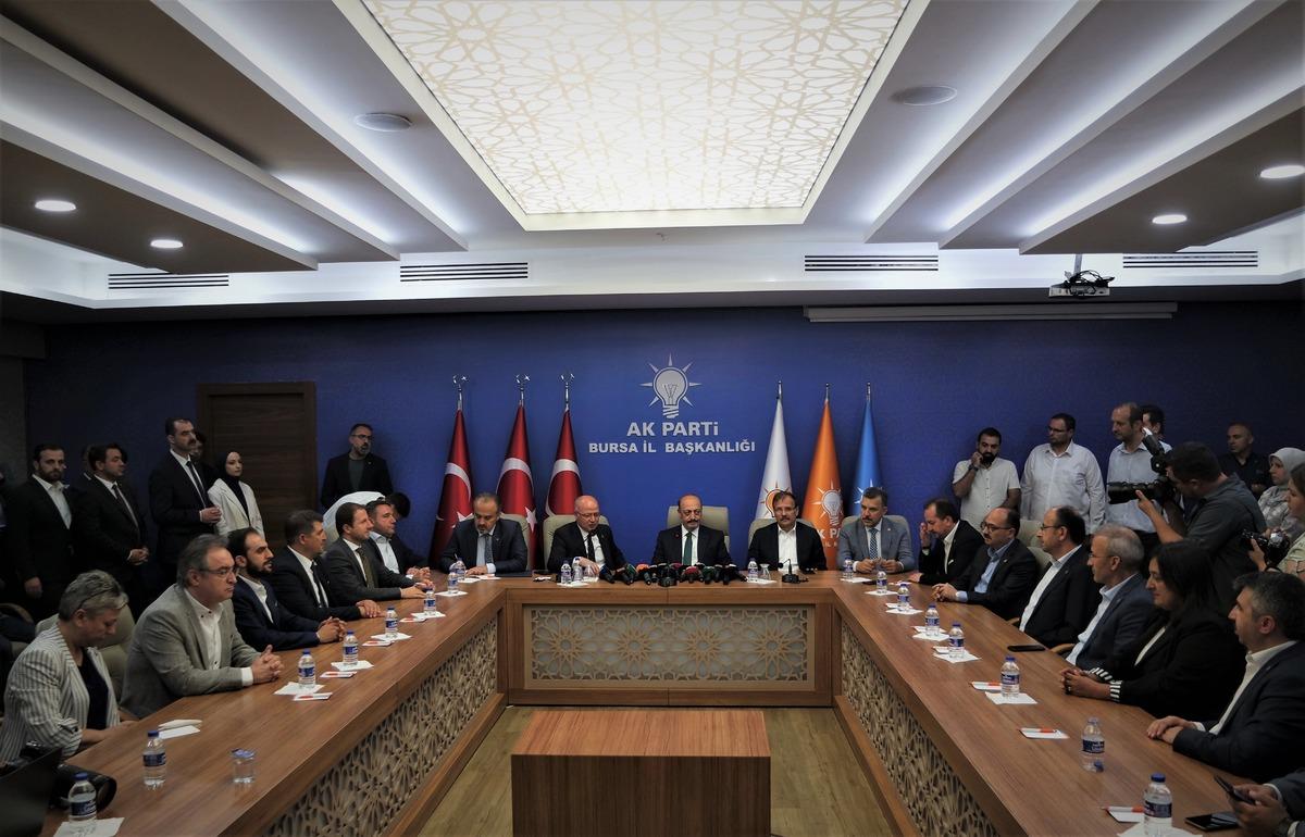 &Ccedil;alışma ve Sosyal G&uuml;venlik Bakanı Bilgin, AK Parti Bursa İl Başkanlığı ziyaretinde konuştu: