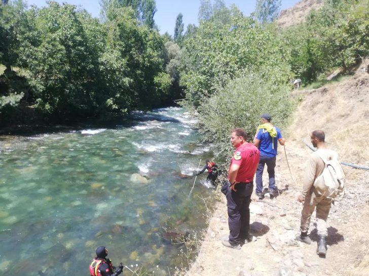 Müküs Çayı'nda akıntıya kapılan hemşireyi arama çalışmaları 48 gündür sürüyor G3
