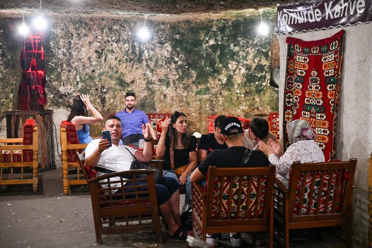 Gaziantep'te aşırı sıcaklar nedeniyle mağara kafede yoğunluk yaşanıyor G3