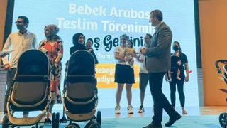 Güngören Belediyesi 288 aileye bebek arabası dağıttı