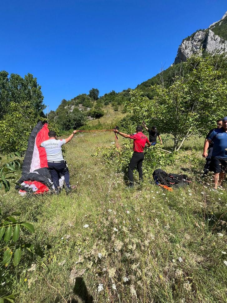 Samsun'da düşen paraşütçüyü jandarma ekipleri kurtardı G3