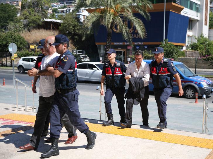 Antalya'da kendilerini "istihbaratçı" olarak tanıtan 5 kişi yakalandı G3